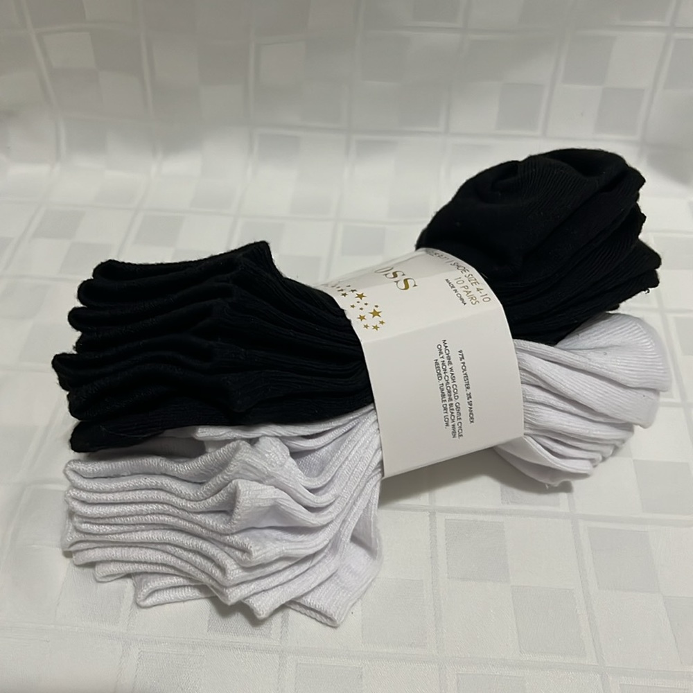 Vigoss 10 pair of socks for women.